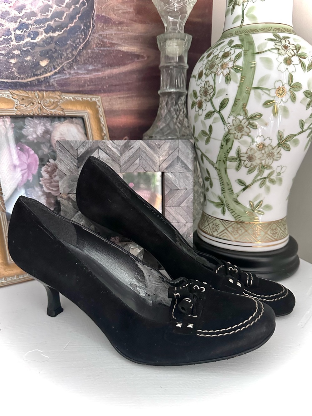Stuart Weitzman Black Suede Kitten Heel Loafers with Contrast Stitch size 7 1/2